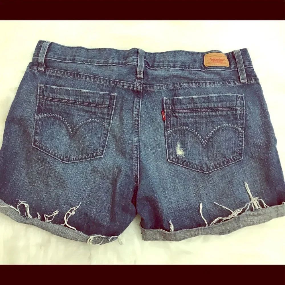 Ladies Levi’s denim shorts